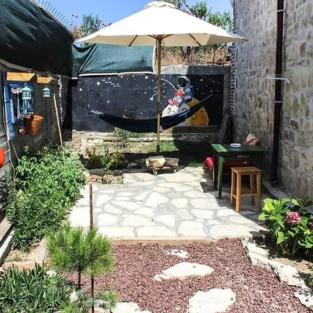 Mutlu Koey'de Sakinligin Adresi Сasa de vacaciones Ayvalı