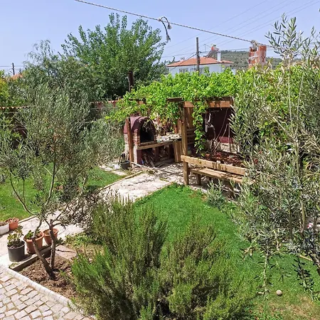Mutlu Koey'de Sakinligin Adresi Ayvalik